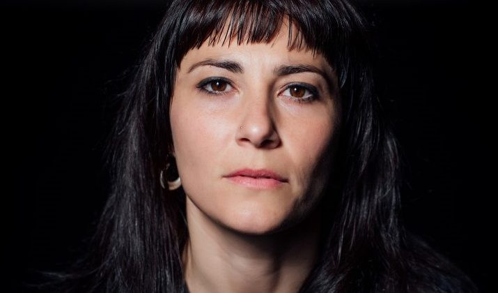 Η Πηνελόπη Μωρούτ στο Infowoman: «Ποιος είπε ότι είναι εύκολο να κουβαλάμε μέσα μας τις εμπειρίες, τα τραύματα, τις πληγές μας;»