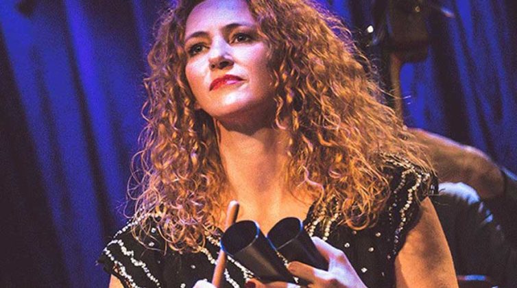 Από το fado στη samba: Η Μιράντα Βερούλη μας ταξιδεύει στον πορτογαλόφωνο μουσικό κόσμο