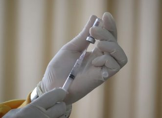 H AstraZeneca αποσύρει το εμβόλιο για τον κορωνοϊό - Ο λόγος της απόφασης