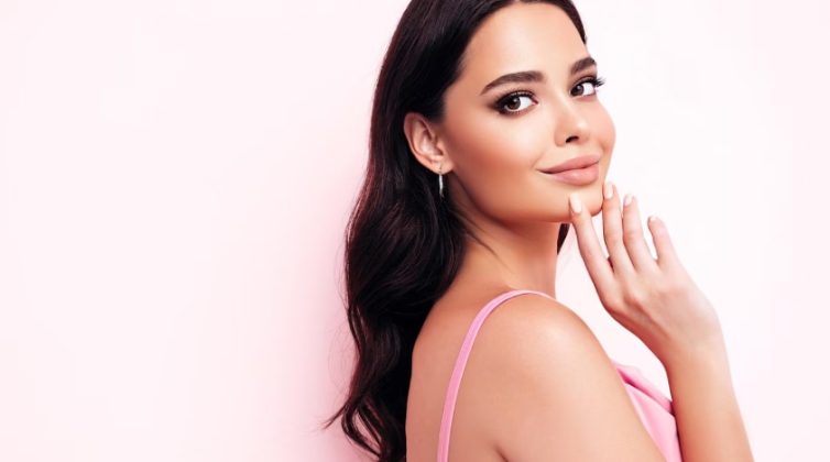 Αυτό είναι το υβριδικό makeup που συνδυάζει τη φροντίδα της επιδερμίδας και την επιστήμη