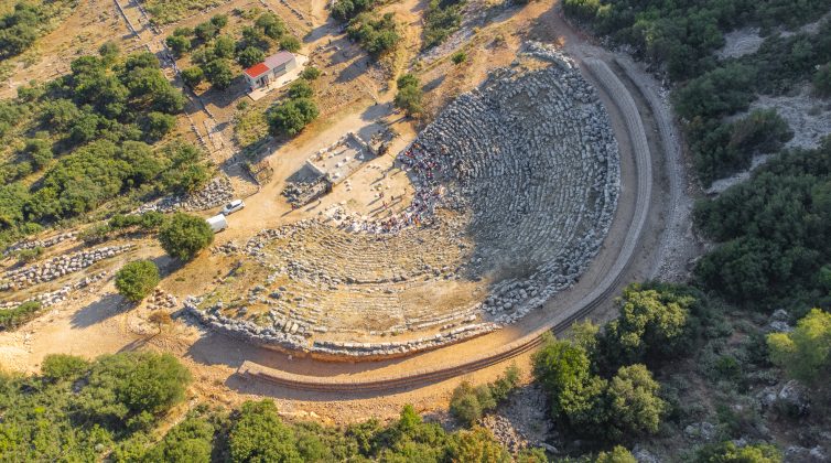Περιοδεία "Πλούτος" του Αριστοφάνη: Γνωριμία με Αρχαία Θέατρα της Ελλάδας
