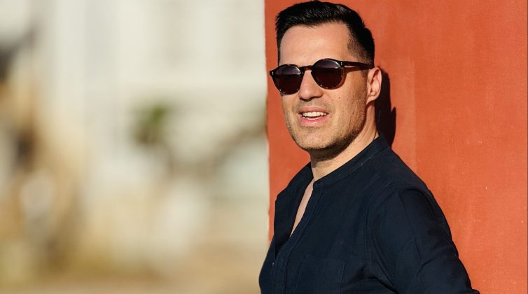 Αδάμ Τσαρούχης: Ένα μοναδικό αφιέρωμα στην ελληνική τζαζ στην καρδιά του καλοκαιριού