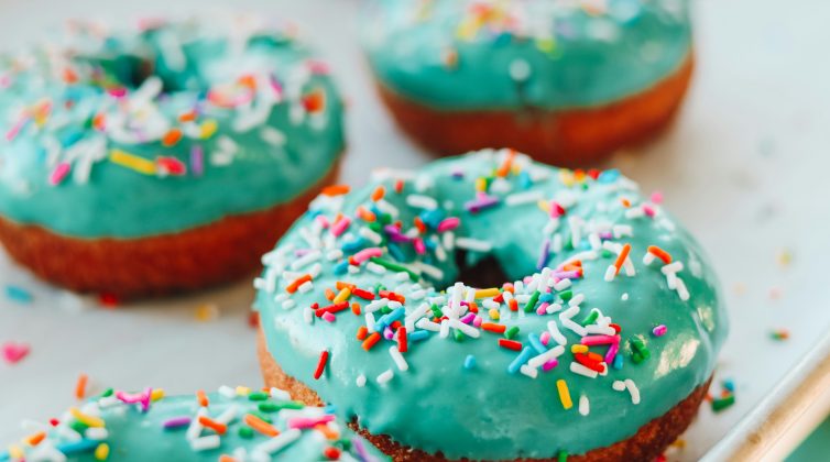 Φτιάξε υγιεινά donuts στο φούρνο χωρίς ζάχαρη