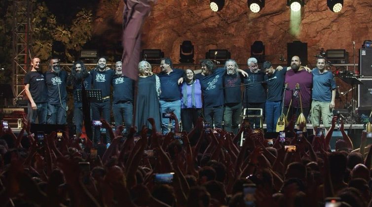 «Κρατήστε τα τραγούδια και ξεχάστε με»: Το συγκινητικό «αντίο» του Θανάση Παπακωνσταντίνου