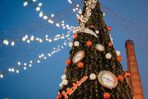 the-christmas-factory-h-%ce%bc%ce%b1%ce%b3%ce%b5%ce%af%ce%b1-%cf%84%cf%89%ce%bd-%cf%87%cf%81%ce%b9%cf%83%cf%84%ce%bf%cf%85%ce%b3%ce%ad%ce%bd%ce%bd%cf%89%ce%bd-%ce%ba%ce%b1%ce%b9-%cf%86%ce%ad%cf%842
