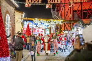 the-christmas-factory-h-%ce%bc%ce%b1%ce%b3%ce%b5%ce%af%ce%b1-%cf%84%cf%89%ce%bd-%cf%87%cf%81%ce%b9%cf%83%cf%84%ce%bf%cf%85%ce%b3%ce%ad%ce%bd%ce%bd%cf%89%ce%bd-%ce%ba%ce%b1%ce%b9-%cf%86%ce%ad%cf%840