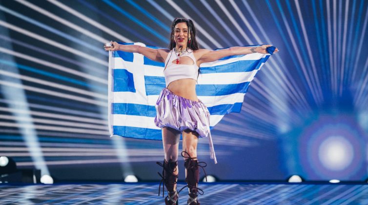 eurovision-2025-%ce%b7-%ce%bc%ce%b1%cf%81%ce%af%ce%bd%ce%b1-%cf%83%ce%ac%cf%84%cf%84%ce%b9-%ce%b8%ce%b1-%ce%b2%ce%ac%ce%bb%ce%b5%ce%b9-%cf%86%cf%89%cf%84%ce%b9%ce%ac-%cf%83%cf%84%ce%bf0