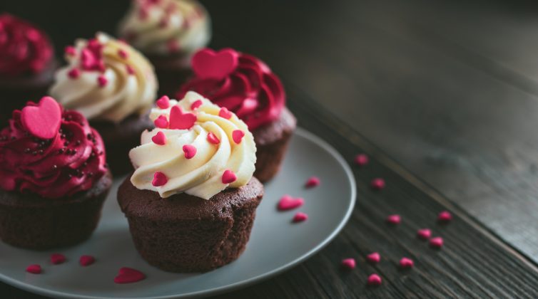 %cf%84%ce%b1-cupcakes-%cf%84%ce%bf%cf%85-%ce%ad%cf%81%cf%89%cf%84%ce%b1-%cf%83%ce%bf%ce%ba%ce%bf%ce%bb%ce%b1%cf%84%ce%ad%ce%bd%ce%b9%ce%b1-%ce%ba%ce%b1%ce%b9-%ce%bb%ce%b1%cf%87%cf%84%ce%b1%cf%810