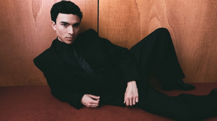 %ce%b7-ysl-%cf%85%cf%80%ce%bf%ce%b4%ce%ad%cf%87%ce%b5%cf%84%ce%b1%ce%b9-%cf%84%ce%bf%ce%bd-sam-visser-%cf%84%ce%bf%ce%bd-%ce%bd%ce%ad%ce%bf-global-makeup-artist-%cf%84%ce%bf%cf%85-%ce%bf%ce%af%ce%ba0