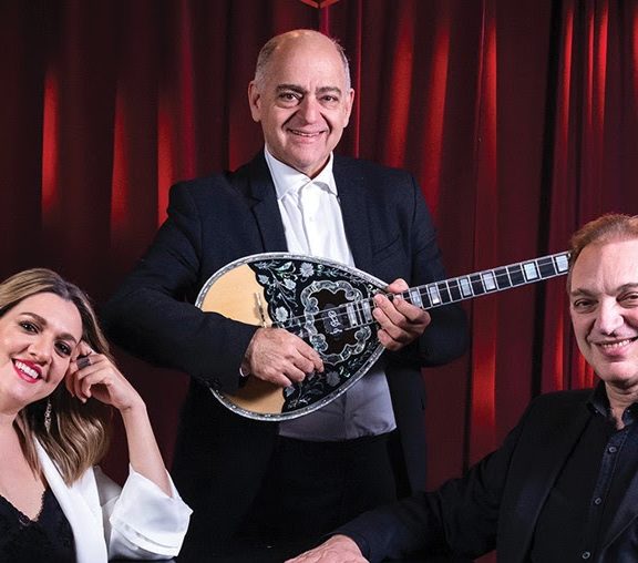 τα-swing-του-μανώλη-χιώτη-στο-γυάλινο-up-stage