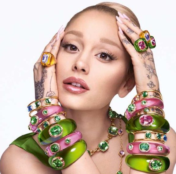 η-νέα-καμπάνια-της-swarovski-με-την-ariana-grande-είναι-εμπ