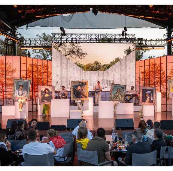 ταράτσα-του-φοίβου-καλοκαίρι-ποιοι