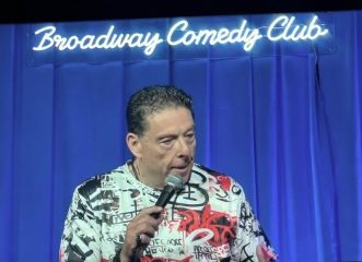μία-ξεκαρδιστική-βραδιά-stand-up-comedy-με-τον-greg-kritikos