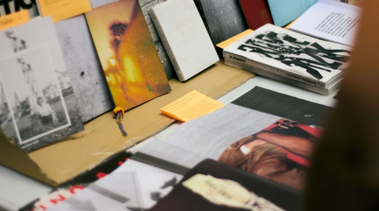 athens-art-book-fair-2025-%ce%ad%cf%81%cf%87%ce%b5%cf%84%ce%b1%ce%b9-%ce%b4%ce%b9%ce%b5%ce%b8%ce%bd%ce%ad%cf%82-%cf%86%ce%b5%cf%83%cf%84%ce%b9%ce%b2%ce%ac%ce%bb-%ce%ba%ce%b1%ce%bb%ce%bb%ce%b9%cf%840