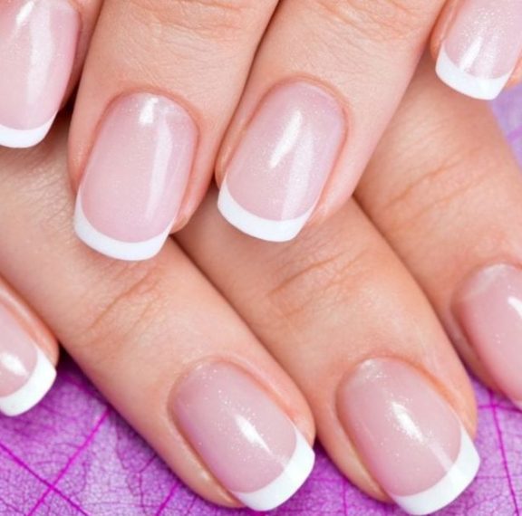 french-manicure-αυτή-είναι-η-νέα-εκδοχή-του-γαλλικο