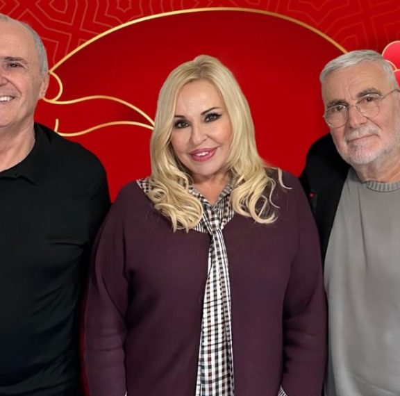 μένουμε-πάντα-παιδιά-με-μπέσσυ-αργυ