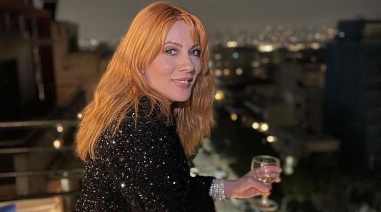 Σμαράγδα Καρύδη