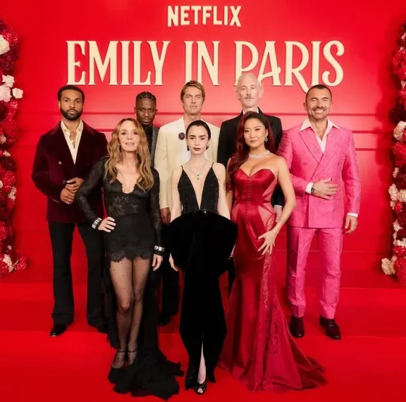 emily-in-greece-η-σειρά-φαινόμενο-ξεκινά-γυρίσμα