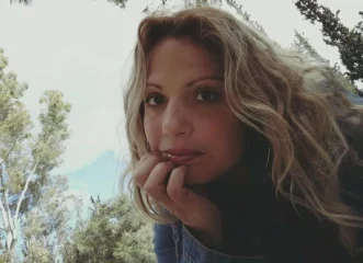 πέθανε-η-τραγουδίστρια-νατάσα-μωυσόγ