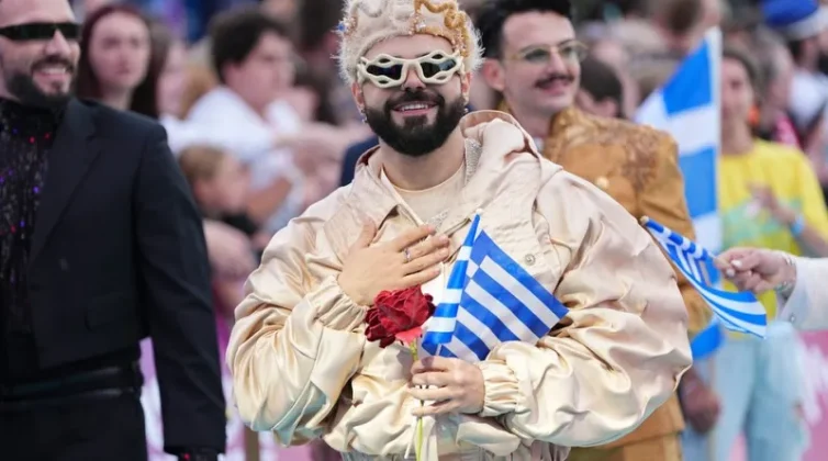 eurovision-%ce%ad%cf%84%cf%83%ce%b9-%ce%b8%ce%b1-%ce%b4%ce%bf%cf%8d%ce%bc%ce%b5-%cf%84%ce%bf%ce%bd-akyla-%cf%83%cf%84%ce%b7-%cf%83%ce%ba%ce%b7%ce%bd%ce%ae-%ce%b7-%ce%bc%ce%b5%ce%b3%ce%ac0