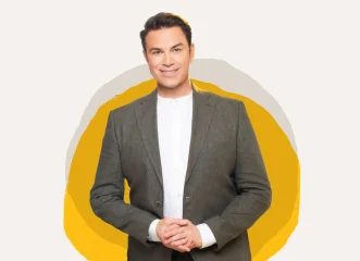 ο-μάριος-φραγκούλης-ταξιδεύει-με-χέρ