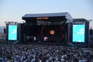 %ce%bf%ce%b9-fans-%cf%84%cf%89%ce%bd-gorillaz-%cf%83%cf%84%ce%bf-release-athens-festival-%ce%b1%cf%80%ce%bf%ce%ba%ce%b1%ce%bb%cf%8d%cf%80%cf%84%ce%bf%cf%85%ce%bd-%cf%83%cf%84%ce%b7%ce%bd-allwyn-%cf%8c0