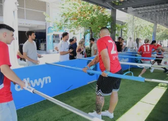 human-foosball-%cf%84%ce%bf-%cf%80%ce%b9%ce%bf-%ce%b4%ce%b9%ce%b1%cf%83%ce%ba%ce%b5%ce%b4%ce%b1%cf%83%cf%84%ce%b9%ce%ba%cf%8c-%cf%80%ce%b1%ce%b9%cf%87%ce%bd%ce%af%ce%b4%ce%b9-%cf%84%ce%bf%cf%850
