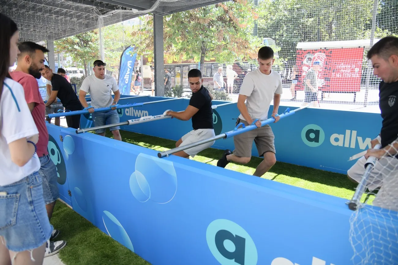 human-foosball-%cf%84%ce%bf-%cf%80%ce%b9%ce%bf-%ce%b4%ce%b9%ce%b1%cf%83%ce%ba%ce%b5%ce%b4%ce%b1%cf%83%cf%84%ce%b9%ce%ba%cf%8c-%cf%80%ce%b1%ce%b9%cf%87%ce%bd%ce%af%ce%b4%ce%b9-%cf%84%ce%bf%cf%850