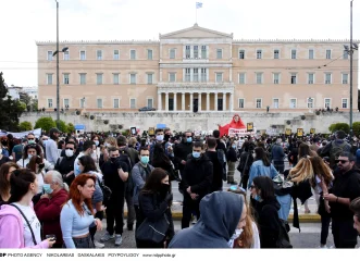 παραλύει-η-χώρα-με-νέα-μεγάλη-πανελλ