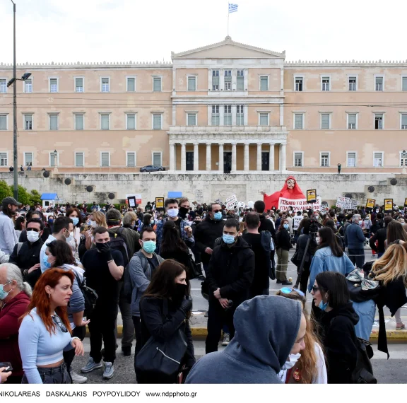 παραλύει-η-χώρα-με-νέα-μεγάλη-πανελλ