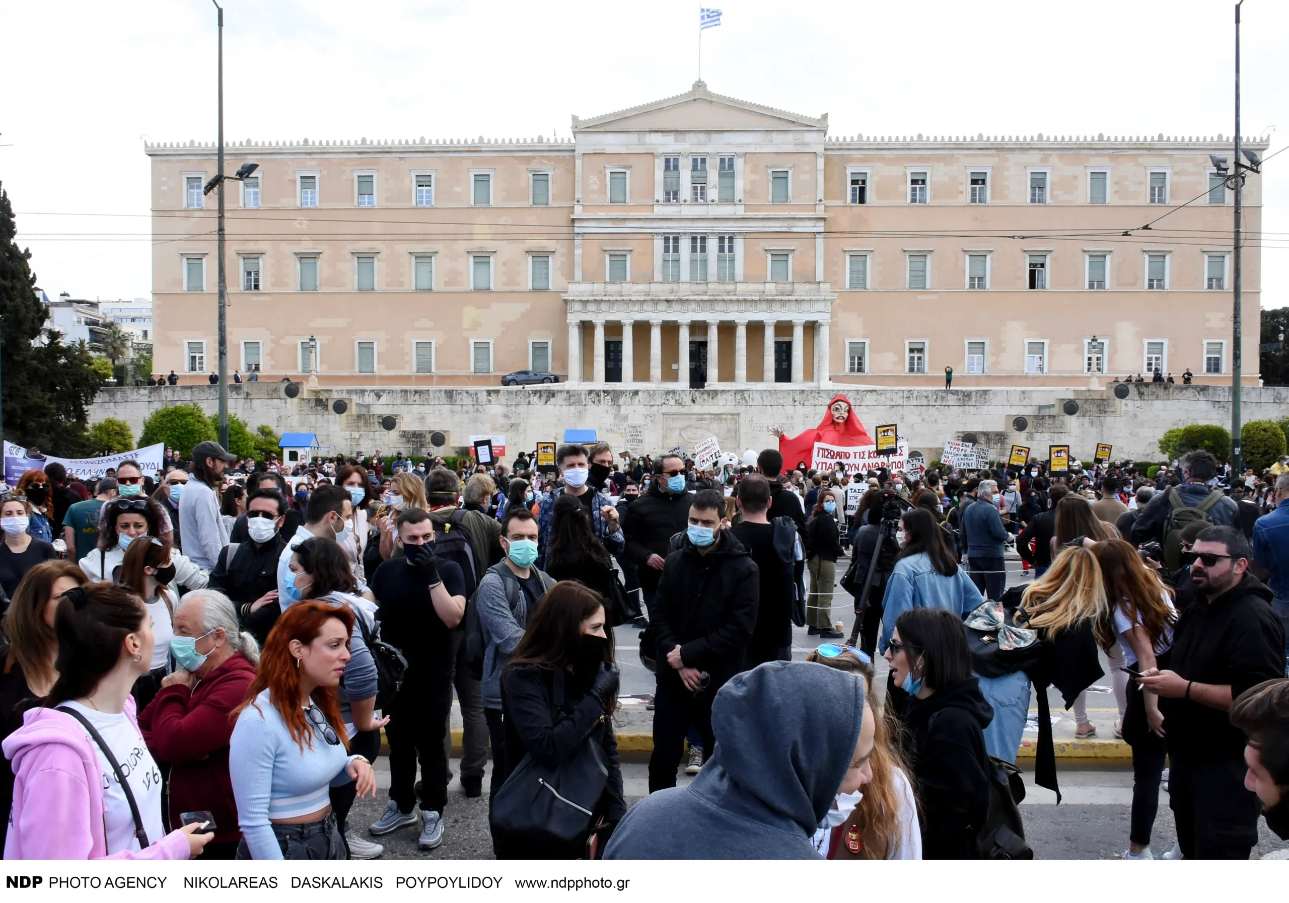 παραλύει-η-χώρα-με-νέα-μεγάλη-πανελλ