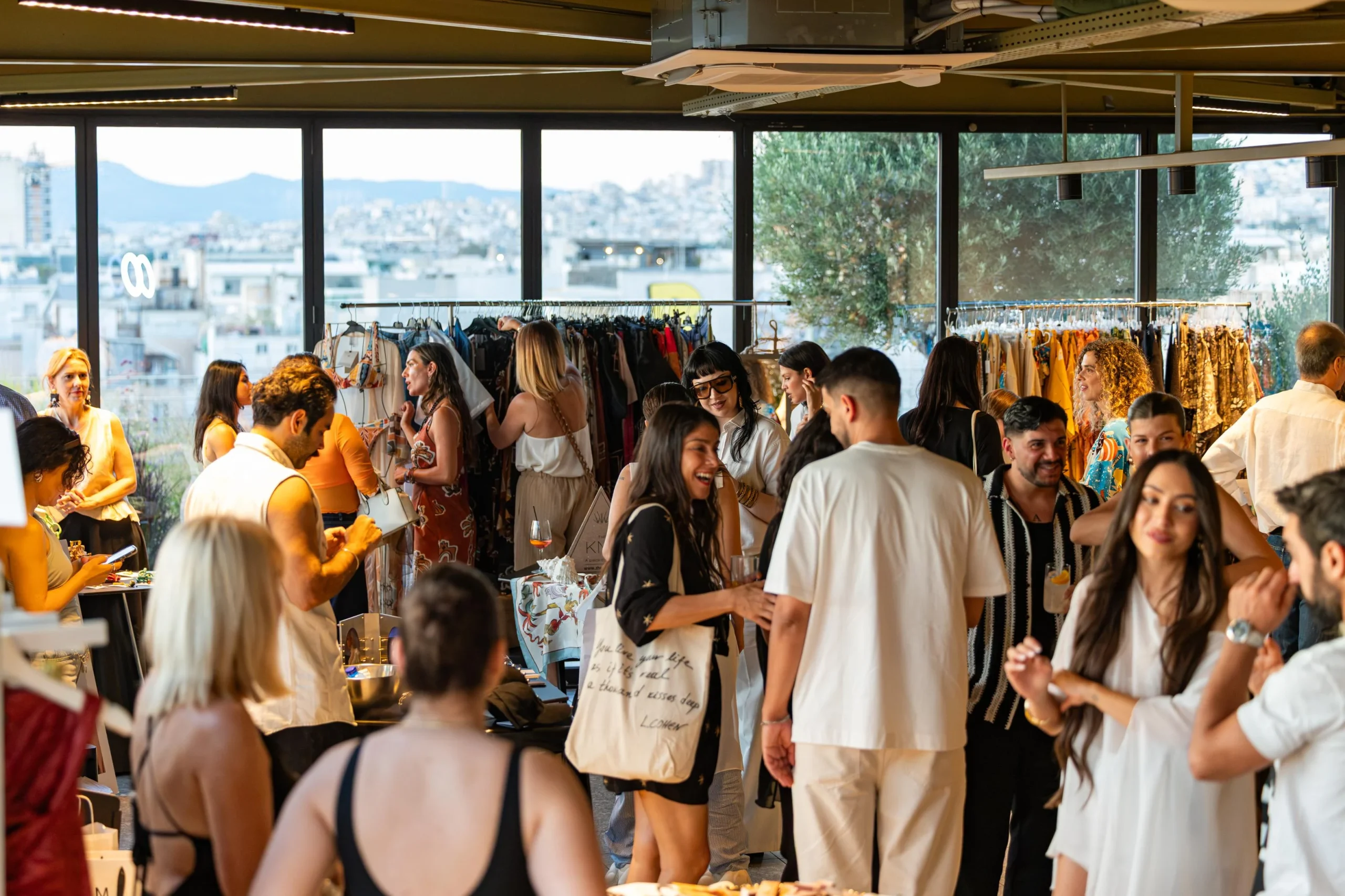 the-designer-edit-η-ελληνική-μόδα-ανέβηκε-στο-rooftop-του-moxy-athens